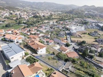 Terreno para Venda em Vila Chã, Codal e Vila Cova de Perrinho