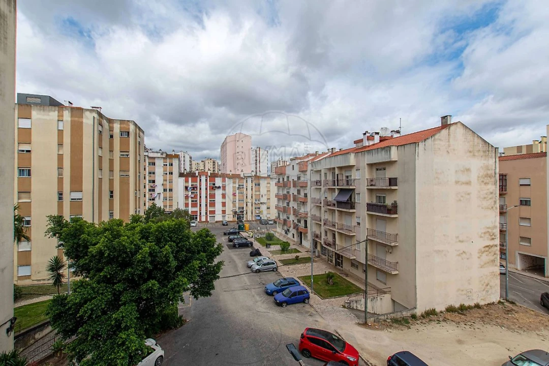 Apartamento T2 para Venda em Carregado e Cadafais Foto 21