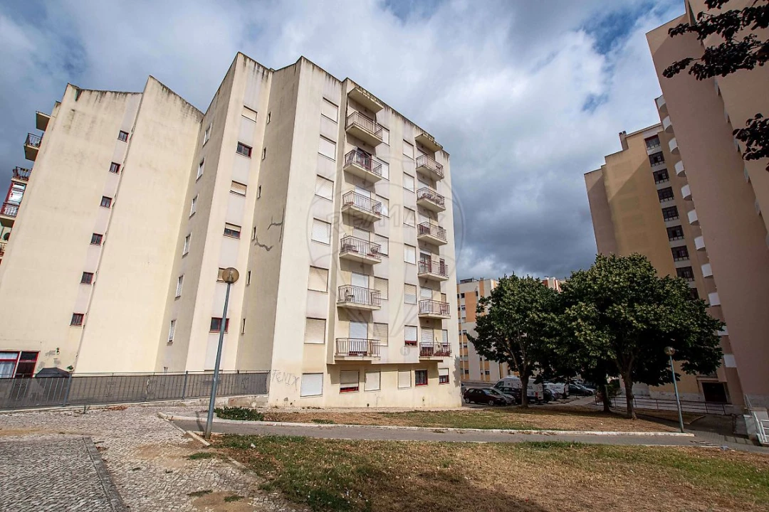 Apartamento T2 para Venda em Carregado e Cadafais Foto 2