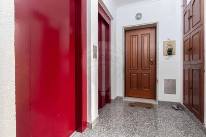 Apartamento T2 para Venda em Carregado e Cadafais