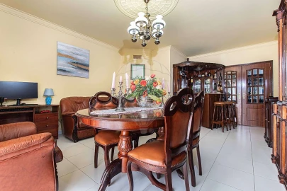Apartamento T2 para Venda em Carregado e Cadafais