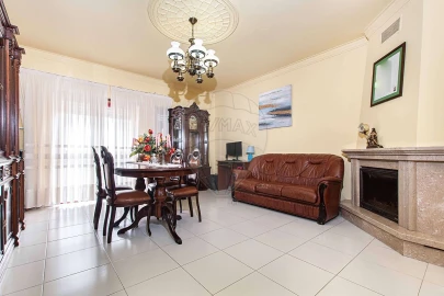 Apartamento T2 para Venda em Carregado e Cadafais