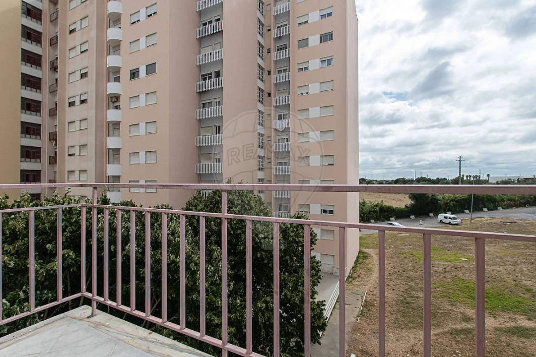 Apartamento T2 para Venda em Carregado e Cadafais Foto 20