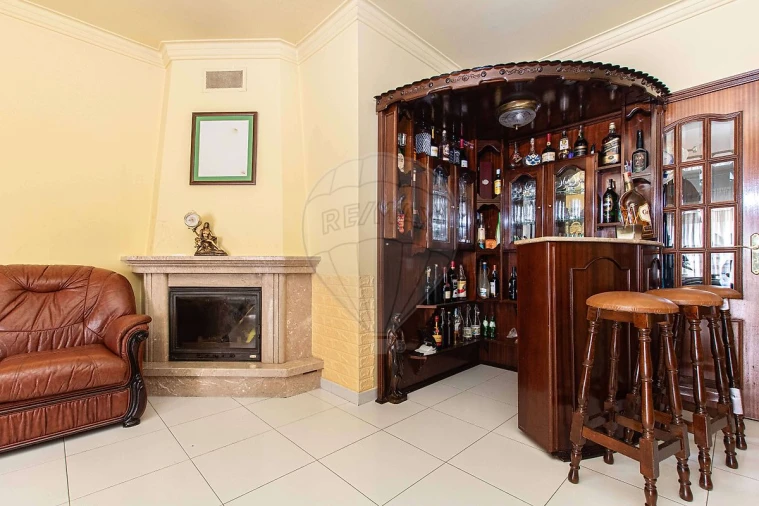 Apartamento T2 para Venda em Carregado e Cadafais Foto 17