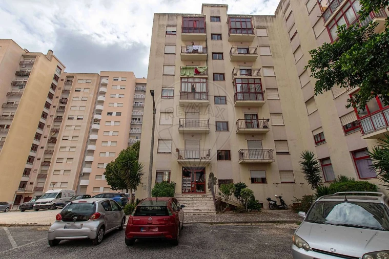 Apartamento T2 para Venda em Carregado e Cadafais Foto 4