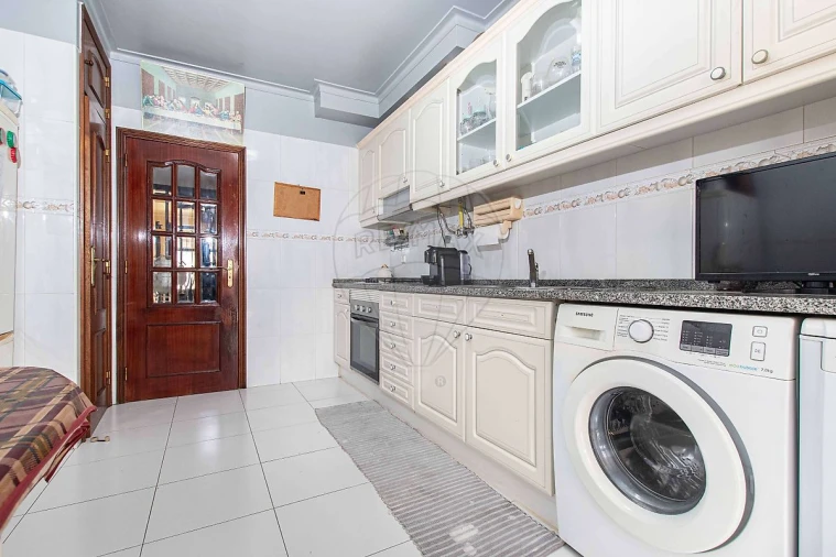 Apartamento T2 para Venda em Carregado e Cadafais Foto 12