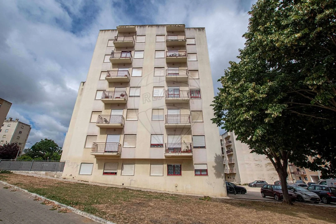 Apartamento T2 para Venda em Carregado e Cadafais Foto 3