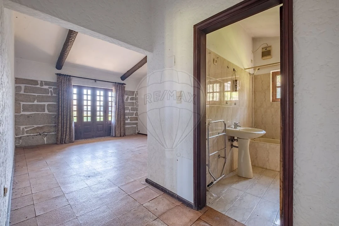 Quinta T6 para Venda em Oliveira do Douro Foto 9