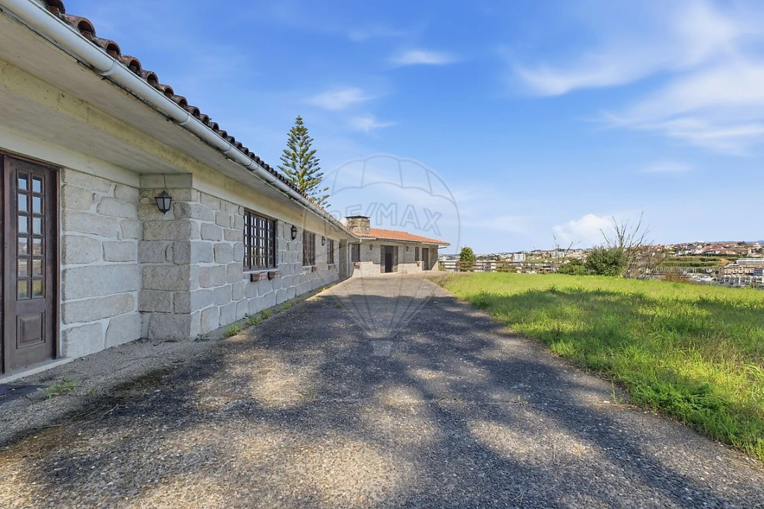 Quinta T6 para Venda em Oliveira do Douro Foto 13