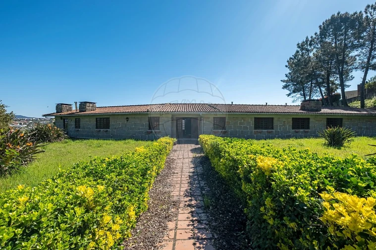 Quinta T6 para Venda em Oliveira do Douro Foto 4