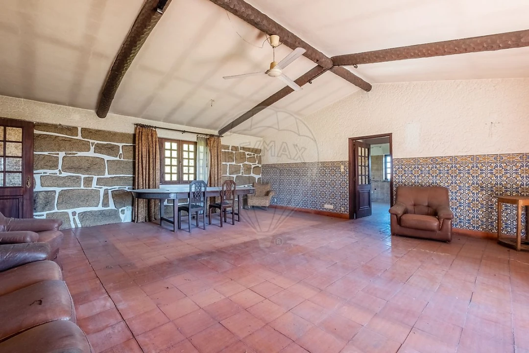 Quinta T6 para Venda em Oliveira do Douro Foto 1
