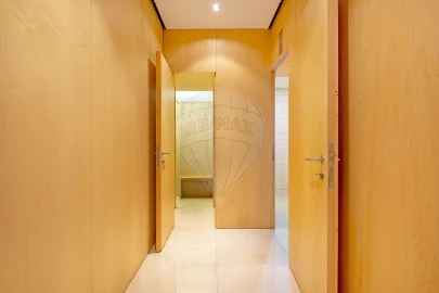 Negócio para Venda em Mafamude e Vilar do Paraíso