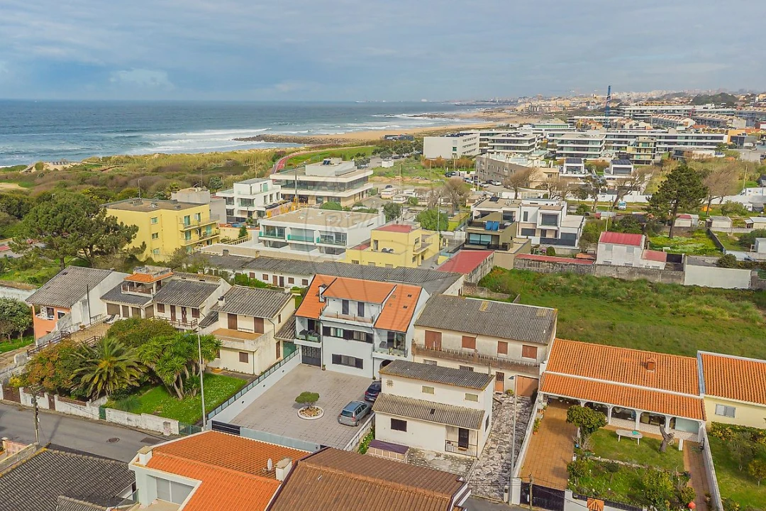 Moradia T6 para Venda em Madalena Foto 32