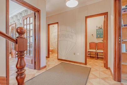 Moradia T5 para Venda em Mafamude e Vilar do Paraíso