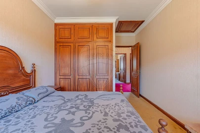 Moradia T5 para Venda em Mafamude e Vilar do Paraíso