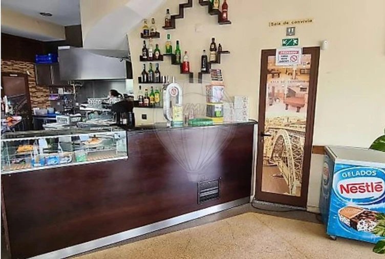Loja para Venda em Santa Marinha e São Pedro da Afurada Foto 10