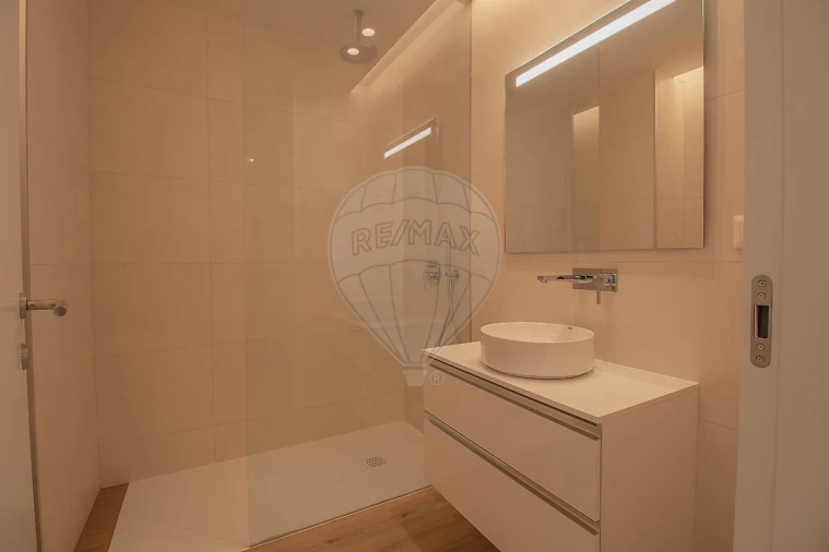 Apartamento T2 para Venda em Mafamude e Vilar do Paraíso Foto 9
