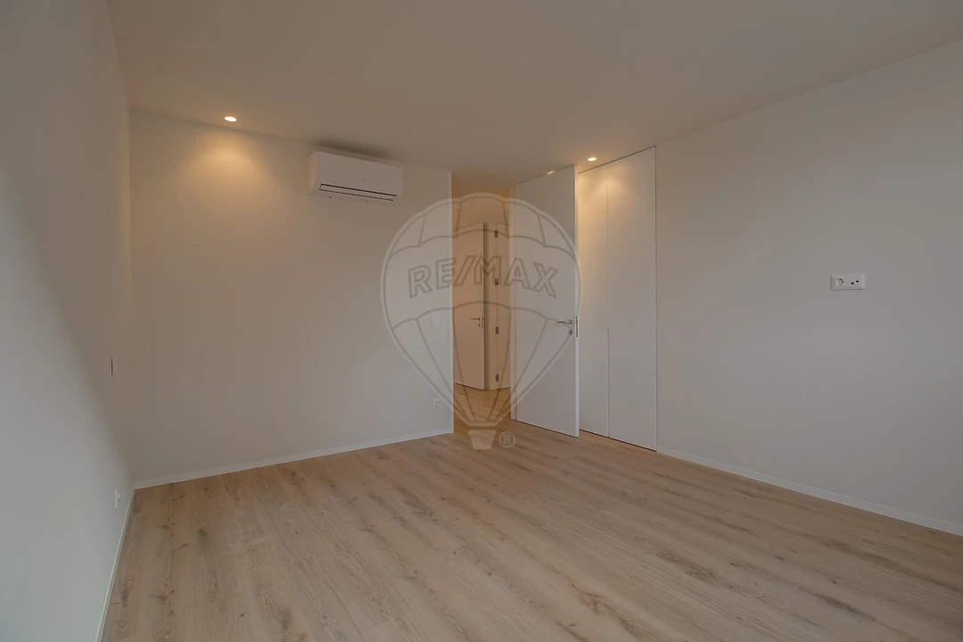 Apartamento T2 para Venda em Mafamude e Vilar do Paraíso Foto 1