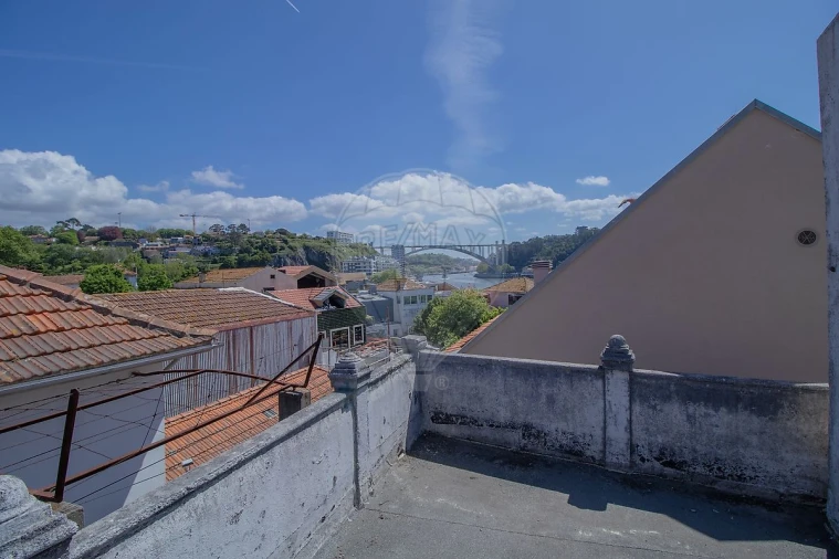 Prédio para Venda em Lordelo do Ouro e Massarelos Foto 12