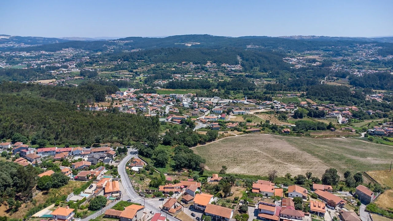 Terreno para Venda em Parada de Todeia Foto 3