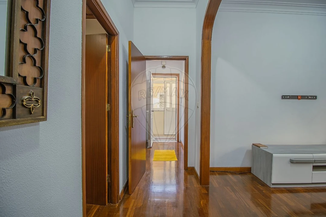 Apartamento T2 para Venda em Mafamude e Vilar do Paraíso Foto 1