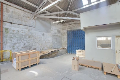 Armazém para Venda em Santa Marinha e São Pedro da Afurada