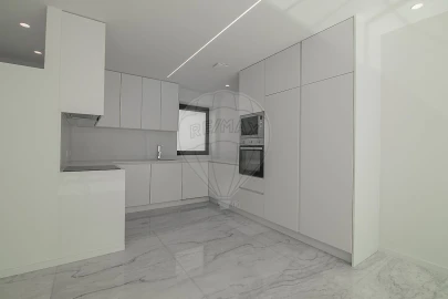 Moradia T3 para Venda em Perafita, Lavra e Santa Cruz do Bispo