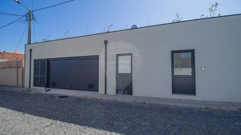 Moradia T3 para Venda em Perafita, Lavra e Santa Cruz do Bispo