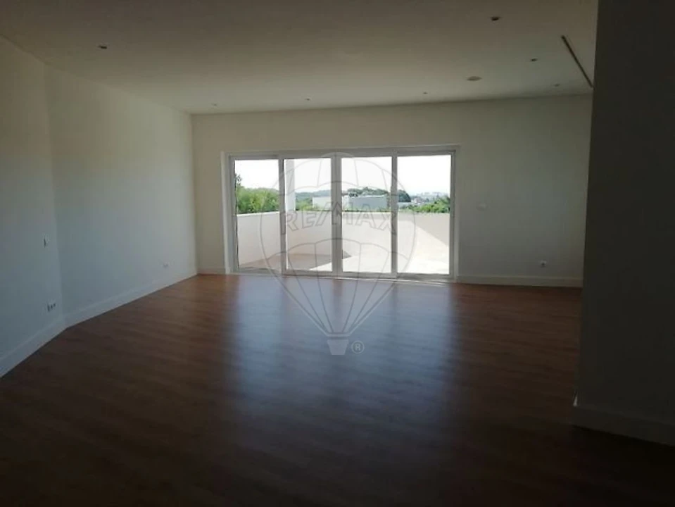 Moradia T4 para Venda em Queluz e Belas Foto 2