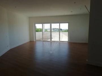 Moradia T4 para Venda em Queluz e Belas