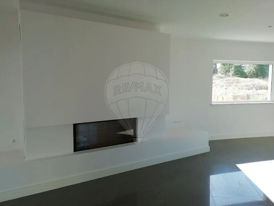 Moradia T4 para Venda em Queluz e Belas Foto 1