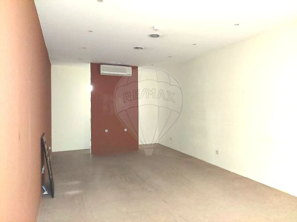 Loja para Arrendamento em Lordelo do Ouro e Massarelos Foto 6