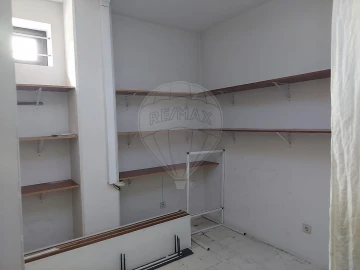 Loja para Arrendamento em Lordelo do Ouro e Massarelos