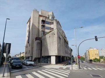 Loja para Arrendamento em Lordelo do Ouro e Massarelos