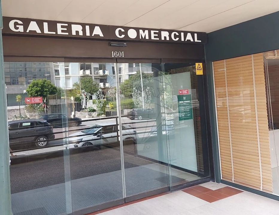 Loja para Arrendamento em Lordelo do Ouro e Massarelos Foto 1