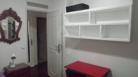 Apartamento T2 para Arrendamento em Mafamude e Vilar do Paraíso