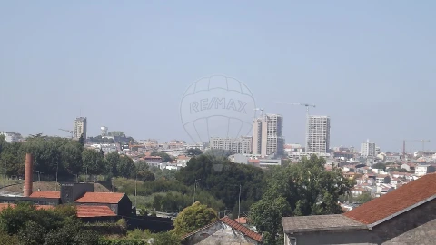 Apartamento T2 para Arrendamento em Mafamude e Vilar do Paraíso