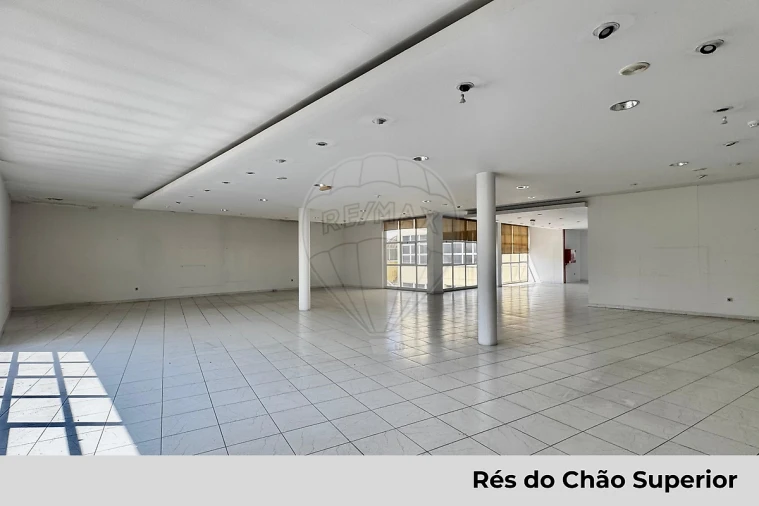 Loja para Arrendamento em Paços de Ferreira Foto 10