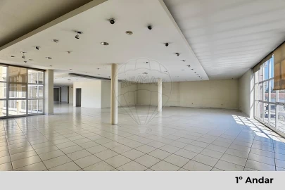 Loja para Arrendamento em Paços de Ferreira
