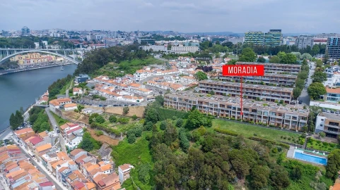 Moradia T5 para Venda em Santa Marinha e São Pedro da Afurada