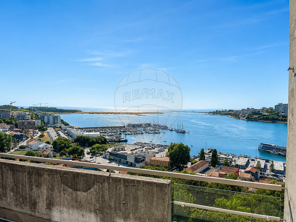 Moradia T5 para Venda em Santa Marinha e São Pedro da Afurada Foto 17