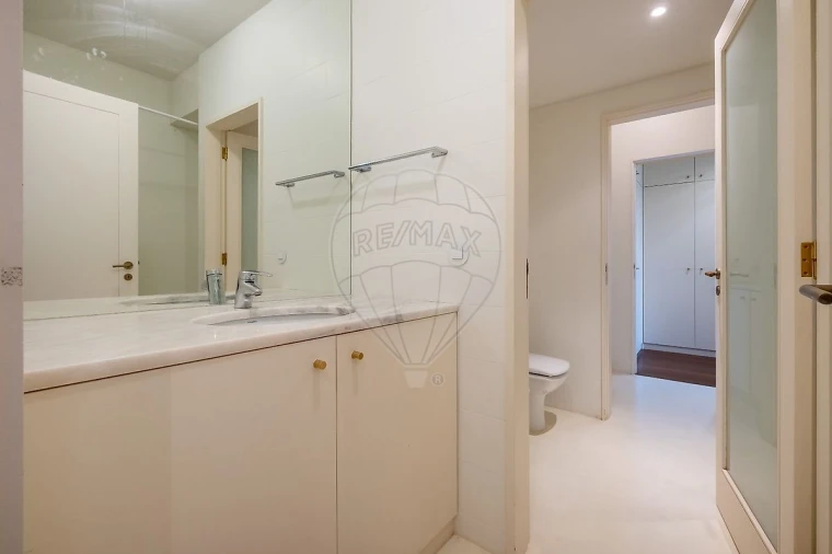 Moradia T5 para Venda em Santa Marinha e São Pedro da Afurada Foto 46
