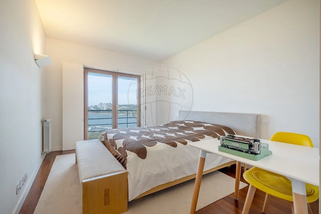 Moradia T5 para Venda em Santa Marinha e São Pedro da Afurada Foto 31