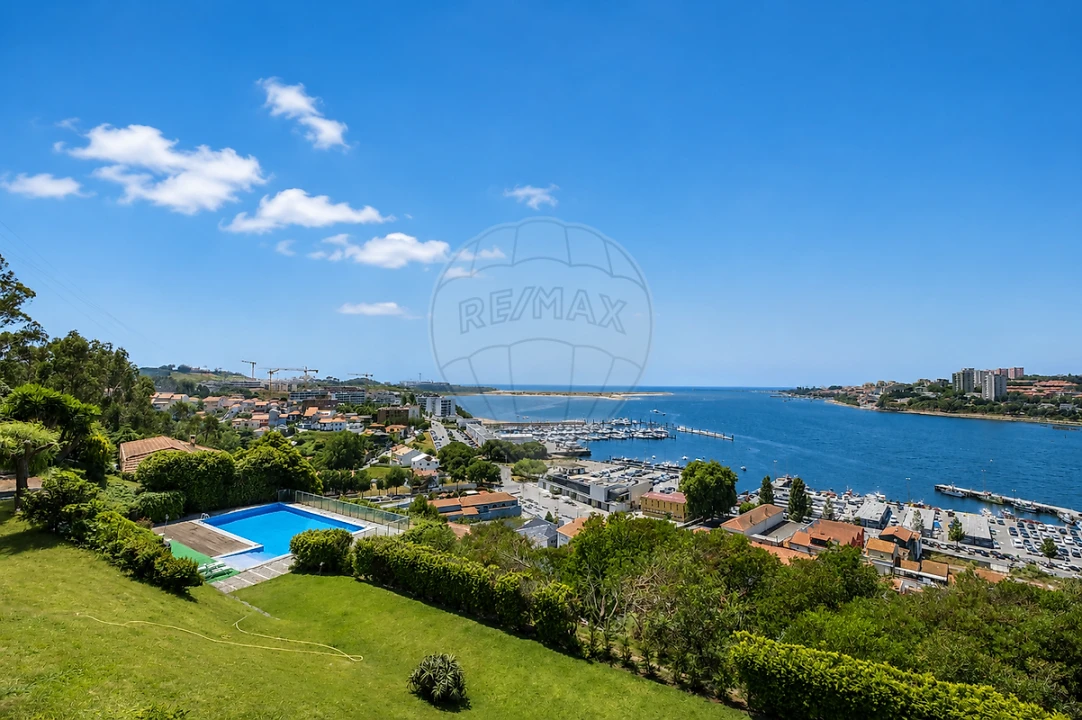 Moradia T5 para Venda em Santa Marinha e São Pedro da Afurada Foto 5