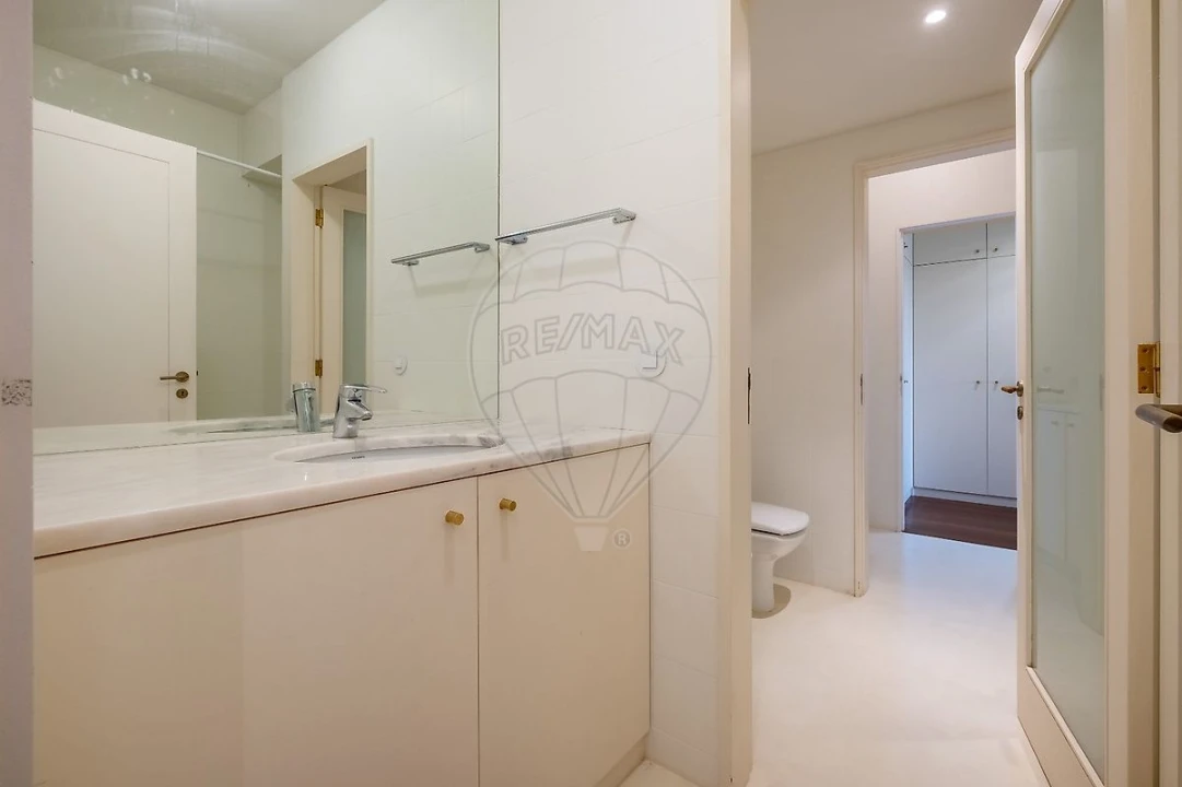Moradia T5 para Venda em Santa Marinha e São Pedro da Afurada Foto 46