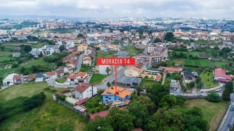 Moradia T4 para Venda em Baguim do Monte (Rio Tinto)