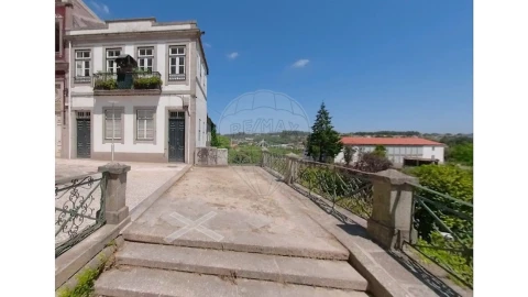 Moradia T4 para Venda em Santo Tirso, Couto (Santa Cristina e São Miguel) e Burgães