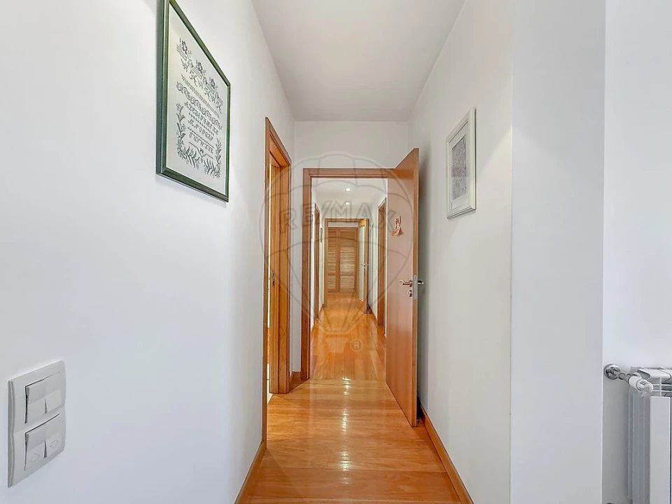 Apartamento T4 para Venda em Ramalde Foto 12