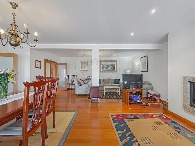 Apartamento T4 para Venda em Ramalde Foto 7