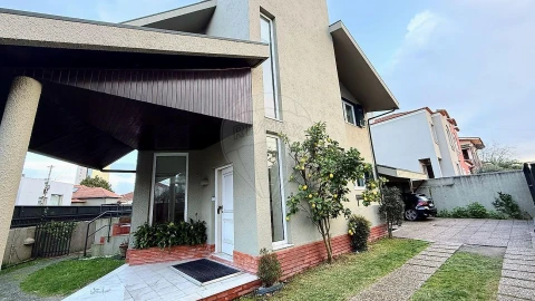 Moradia T4 para Venda em Paranhos